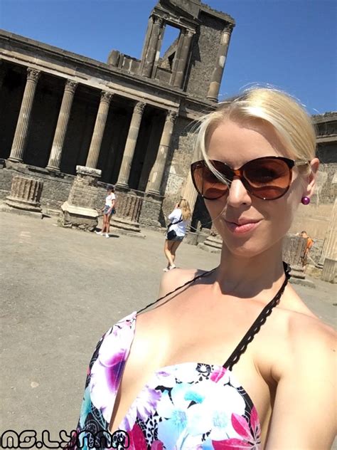 Tw Pornstars Lynna Nilsson Twitter Sunny Day In Pompei You Should All Visit As Well So We