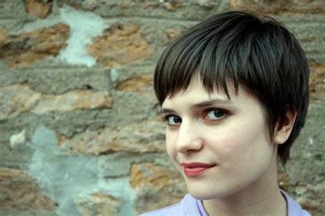 The haircut that men find most attractive. Why do guys prefer long hair over short hair on women ...