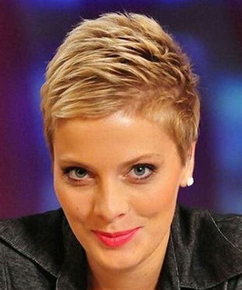 Find a short hair look for every hair texture — pixie cuts, lobs, bobs, and more. 2018 Short Hairstyles For Older Women Over 50 - How to ...
