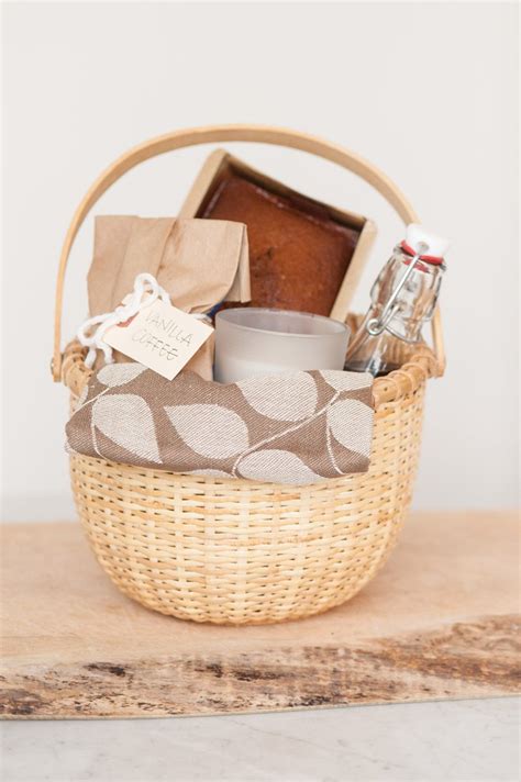 6 Collection Pre Made Hostess Gift Basket Ideas For The Cheese Addict