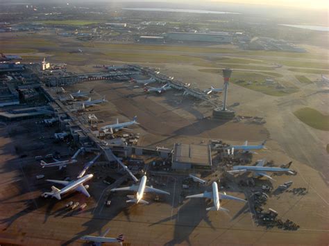 File:Heathrow Airport 010.jpg - Wikimedia Commons