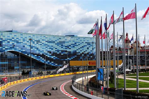Nico Hulkenberg Renault Sochi Autodrom 2018 · Racefans