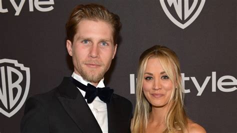 Kaley Cuoco Reveals She Doesnt Live With Husband Karl Cook Socialite Life