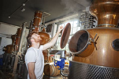 Distillers Have Been Racing To Make Londons First Whisky In 100 Years Now You Can Finally