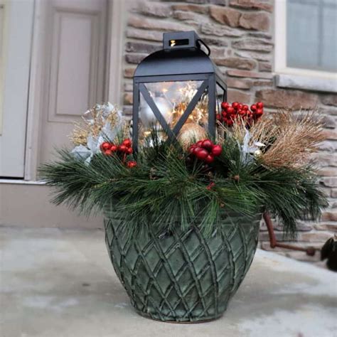 Easy Diy Christmas Planter For Your Front Porch Creative Ramblings