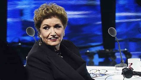 Bolognese di nascita con origini metà comasche e metà lucchesi, mara è oramai una milanese 'doc'. Mara Maionchi striglia il marito sui social, "Che ca**o ...