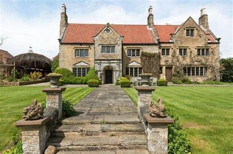 1,000,000 listings that you won't find on mls. Crayke Manor, a Jacobean house in North #Yorkshire ...