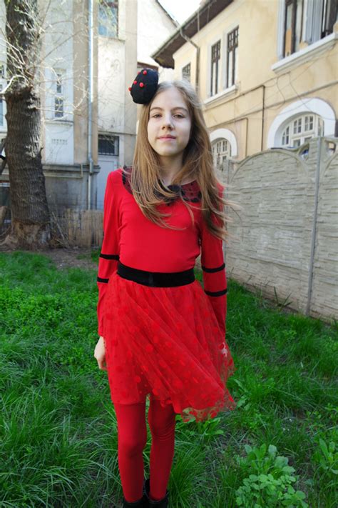 Ghiocelul și buburuza sunt vestitorii primăverii. Costumul castigatorului din concursul Miraculos: Buburuza ...