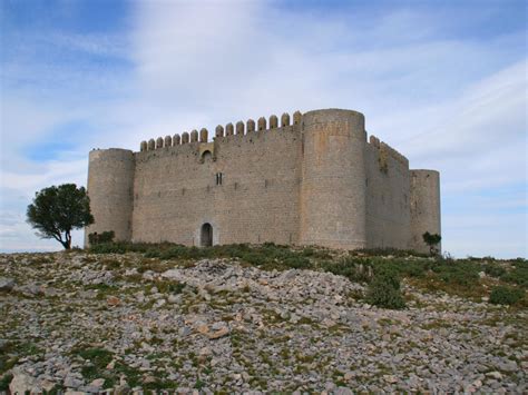 In 2019 its total assets were 973,24 mln eur, providing the bank with the market share of 0.01%. Castell de Torroella de Montgrí | CAN DISPÈS