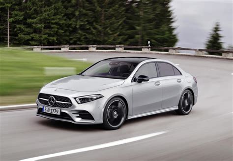For greater engagement, the driver can choose to shift gears with paddles mounted. 2019 Mercedes-Benz A-Class sedan revealed | PerformanceDrive