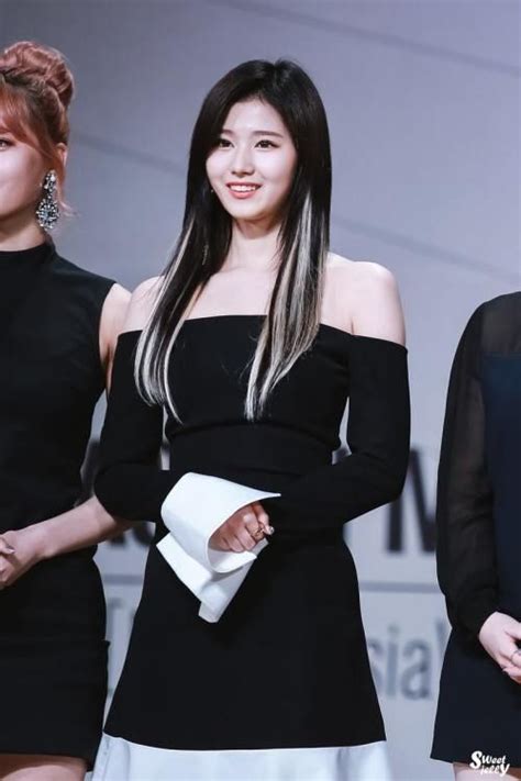 Twice Sana Reveals Her Perfect Shoulders With Low Cut Dress Koreaboo