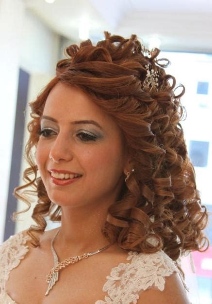 The pomp and grandeur associated with indian weddings also need perfect charming hairstyles and makeovers. poisonyaoi: Curly Wedding Hairstyle