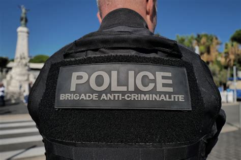 Refus Dobtemp Rer Lyon Un Policier De La Bac Tra N Sur Une Cinquantaine De M Tres Cnews