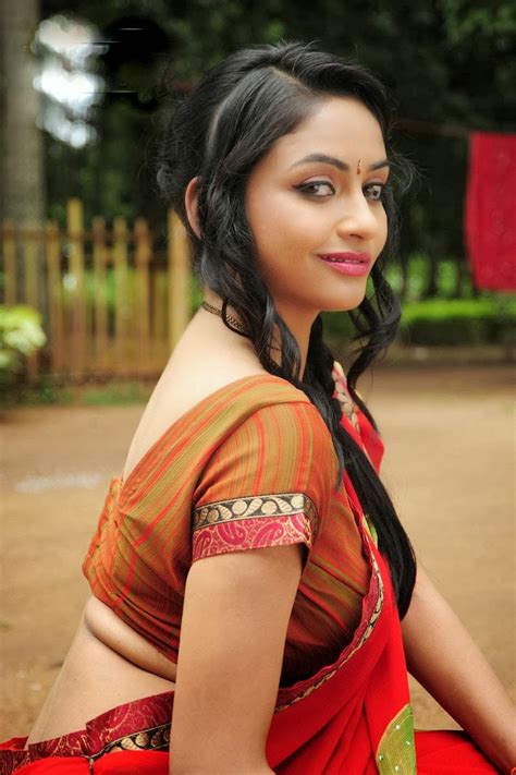 Hot Kerala Mallu Aunty Real House Wife Padma Boobies Hot Shape Side View In Spicy Blouse Skin