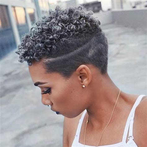 A cute bob or pixie cut paired with highlights accentuates your locks your short hair can come to life with the help of some blonde highlights. 41 Stunning Grey Hair Color Ideas and Styles | Page 2 of 4 ...