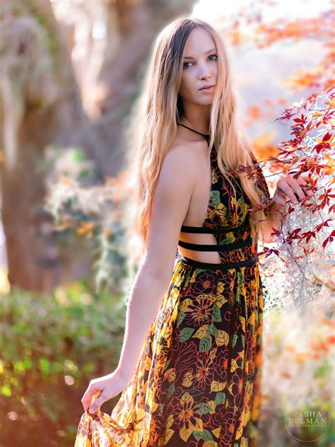 The models are beautifully lit and the posing is obviously done by professional photographers. Pin on Senior pictures