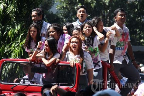 Foto Foto Aksi Cewek Sma Merayakan Kelulusan Ujian Nasional Tribun Timur