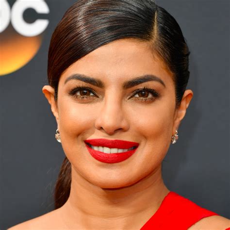 priyanka chopra lipstick here s her guide with all her favorite t ideas on amazon linsa wall
