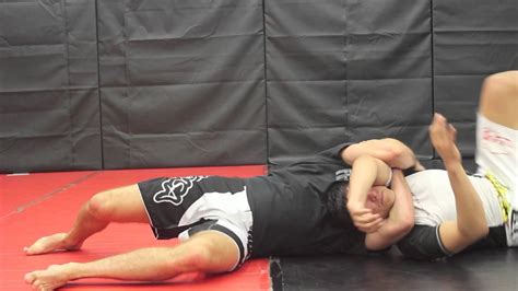 Most people don't know what this looks like from experience, but trust me, you'll know. 6 Ways To Choke Someone Unconscious FREE dvd promo - YouTube