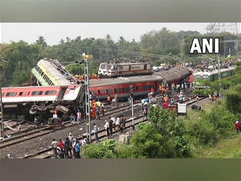 Families Rescuers Search For Victims Of Indias Worst Train Crash In Decades Business