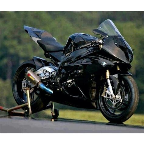 I 152 kw (207 cv) ti spingeranno sempre oltre i limiti, alla ricerca della linea perfetta. BMW S1000RR | Motorrad