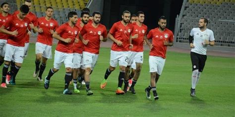 وعلى الجانب الأخر، ظهر صن داونز في مباراة الذهاب بصورة جيدة ولكن لم يحالفه الحظ في ترجمه الفرص الضائعة إلى أهداف بفضل تألق حارس الأهلي. مباراة الاهلى اليوم يلا كوره بث مباشر