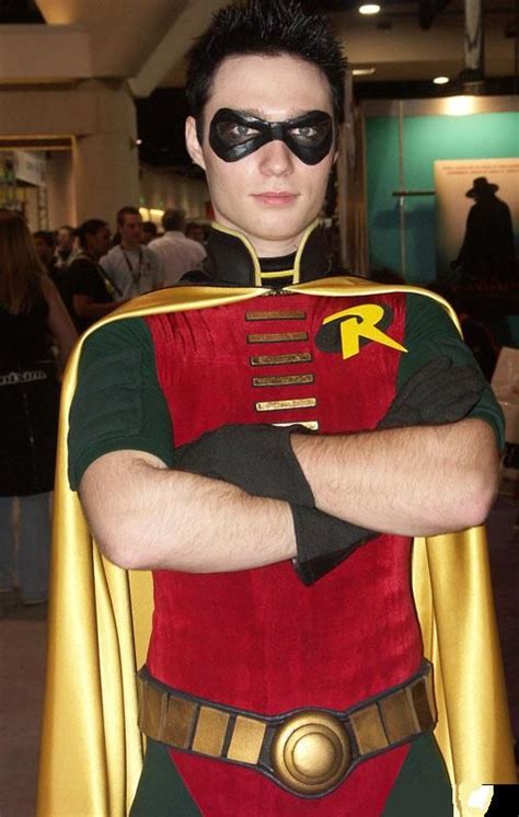 awesome robin cosplay…guess who has two thumbs and is dressing up as robin for halloween this