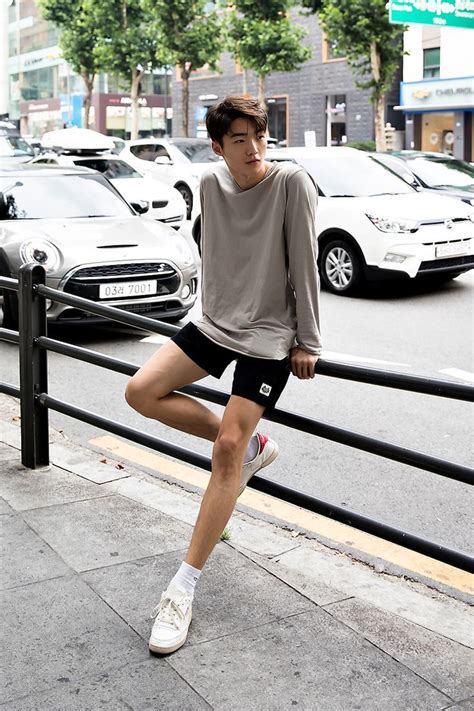 The boyish quality attached to soft boy outfits, hair and overall aesthetic has become synonymous with tiktok stardom and popularity. Pin by Jaylon Walker on Shorts | Korean fashion casual ...