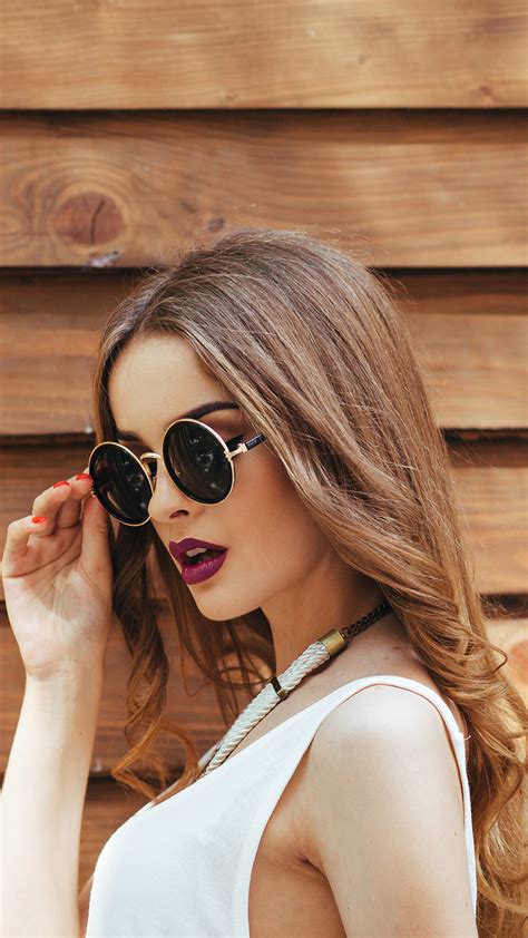 720x1280 Gorgeous Girl Wearing Sunglasses Outdoors Moto G X Xperia Z1 Z3 Compact Galaxy S3 Note