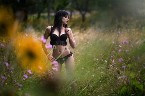 women belly profile depth of field black lingerie flowers portrait outdoors 2048x1365