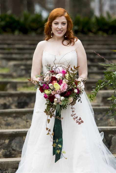 Redhead Bride Holding Bridal Bouquet By The English Garden Raleigh In The Raleigh Rose Garden