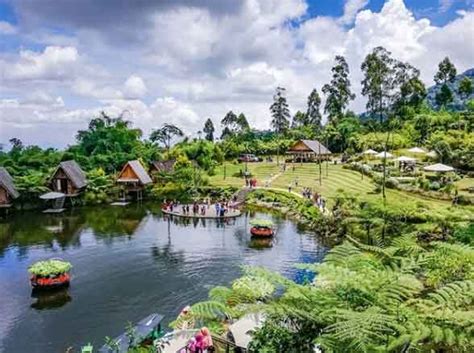 Mulai dari wisata alam, wahana permainan anak dan keluarga, kuliner, bahkan sampai tempat belanja. Tempat Hunting Foto di Bandung Terbaru 2020 Paling Menarik