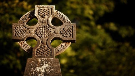 Kroaz geltek) is a symbol that combines a cross with a ring surrounding the intersection; Understanding the Symbolism and Meaning of a Celtic Cross ...