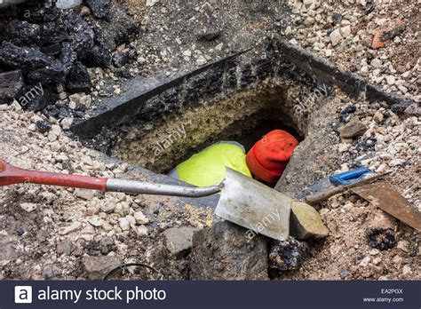 Man Digging A Hole Stock Photos And Man Digging A Hole Stock Images Alamy