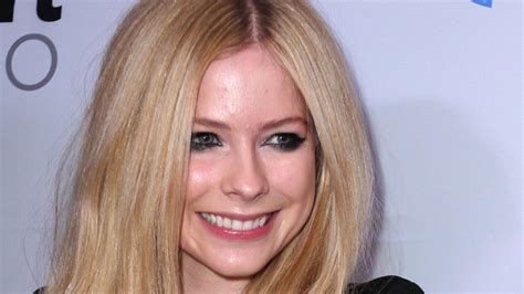 Avril Lavigne Rebuts Hilarious Rehab Rumors Entertainment Tonight