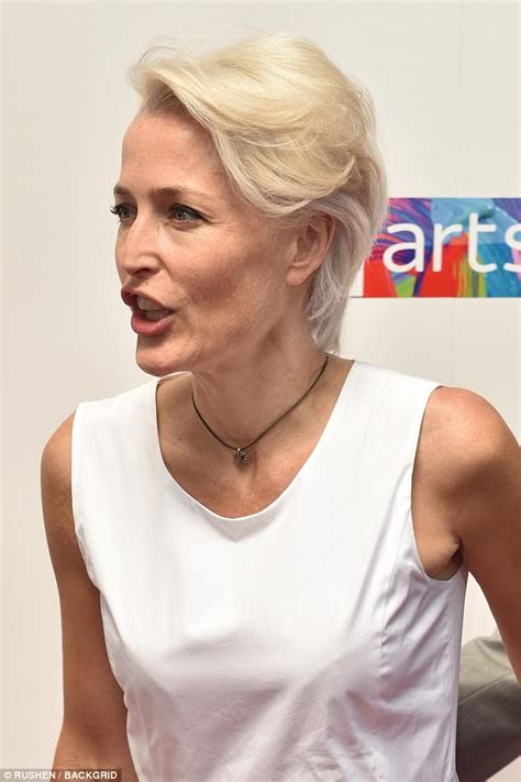 Gillian anderson was born in chicago, illinois. Gillian Anderson, 49, dazzles in white maxi dress on the ...