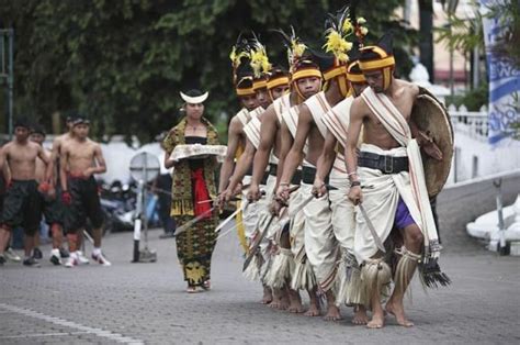 Tari Kataga Tarian Perang Khas Sumba Barat Ntt