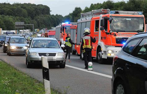 Sag uns bitte kurz, in welchem ort du suchst. Schwerer Unfall auf der A1 bei Wuppertal-Ronsdorf