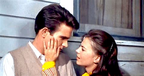 Dear jessie. after norman gets his job offer letter from the university of chicago, he goes into the house to find his father reading aloud in his study. 6 filmes para assistir na virada do ano - Caixa de Sucessos
