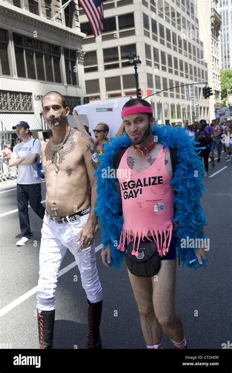 2012 Gay Pride Parade Auf Der 5th Avenue In New York City Stockfotografie Alamy