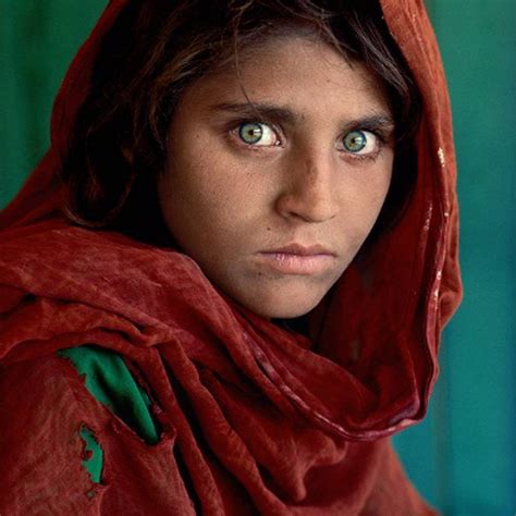 LAfghane aux yeux verts du célèbre cliché de Steve McCurry sest fait arrêter Afghan girl
