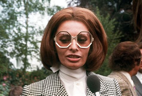 Lets Talk About Sophia Lorens Taste In Glasses Sophia Loren
