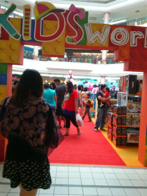 It has about 250 shops and the number is still increasing. Kids World Fair IOI Mall Puchong | CoReTanKu YanG MerEPEk