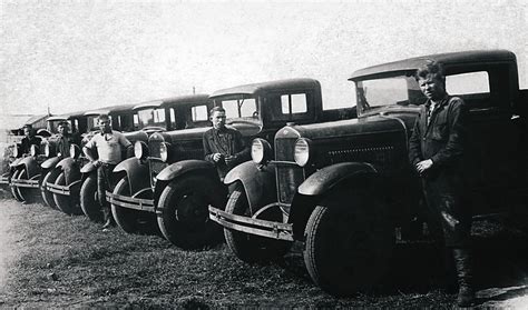 Фото Еманжелинская МТС Отправка шоферов и автомашин на фронт 1941