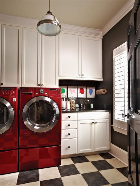 10 Clever Storage Ideas For Your Tiny Laundry Room Hgtvs Decorating