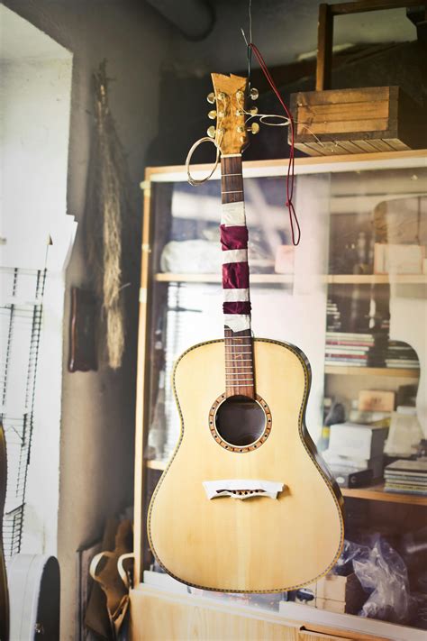 Brown Acoustic Guitar · Free Stock Photo
