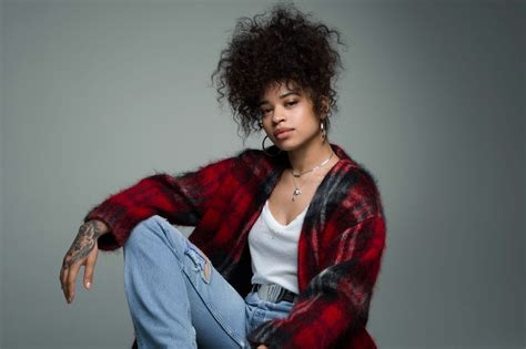 Review Ella Mai Took Us Back To The 90s At Danforth Music