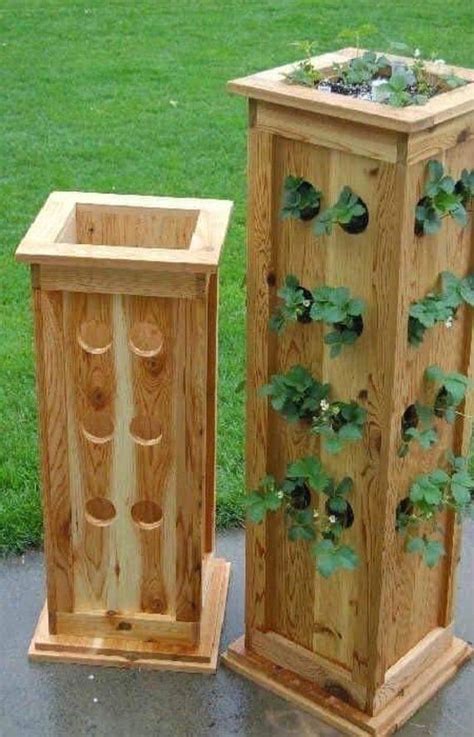 Besides sending runners, strawberry plants also growing strawberries hydroponically in an nft system requires the plants to be placed in net pots. Planter Box Strawberry Tower - Modern Design | Torre de ...
