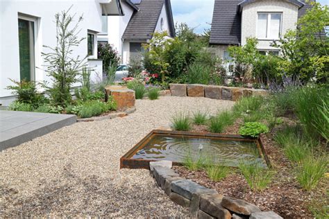 Garten ohne rasen gestalten 20 ideen und alternativen zur grunen. JUNGER GARTEN OHNE RASEN - Pia Konrad