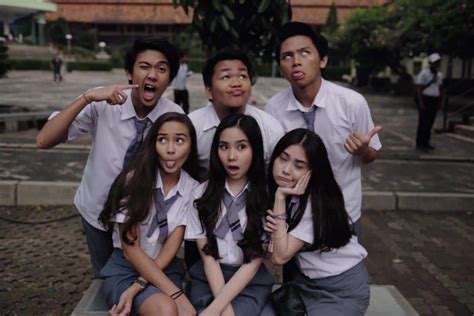 Setiap hari akan ada update film terbaru. 10 Film Indonesia Terbaik tentang Cinta Anak SMA